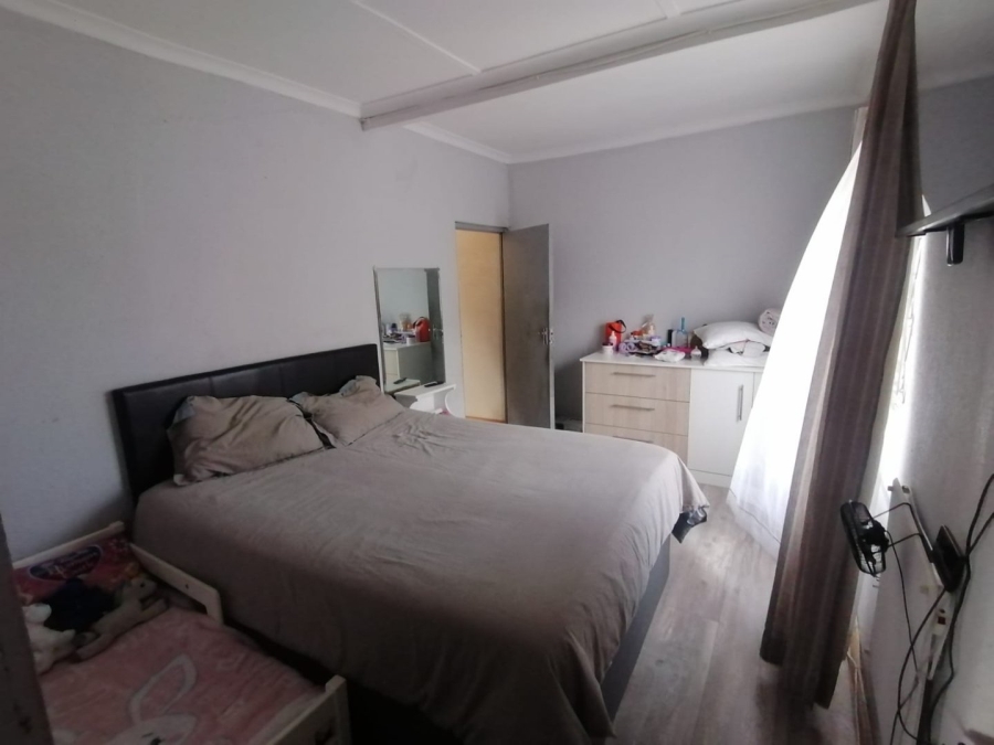 5 Bedroom Property for Sale in Lotus River Western Cape